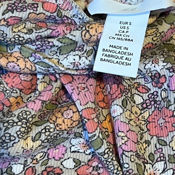 H&M Turtle Neck Bodysuit w/ thumb hole | Floral - Picture 8 of 9